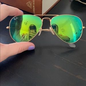 Ray ban aviator green mirrored